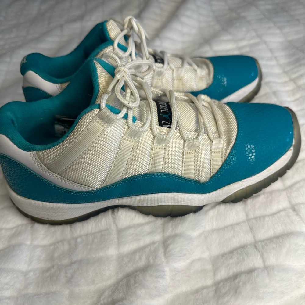 Jordan 11 “aqua low”